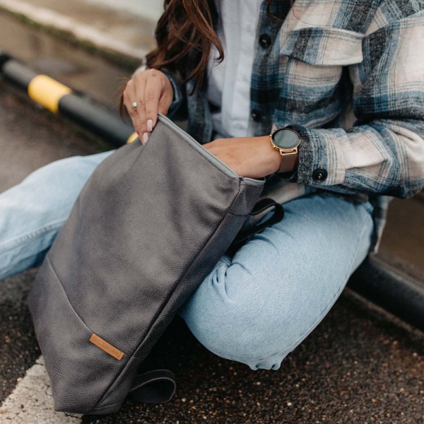 Rucksack Dunkelgrau offen