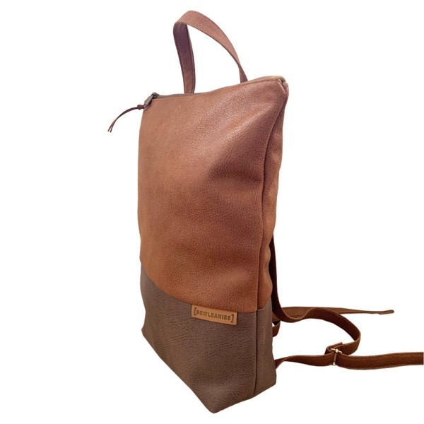 Tagesrucksack Cityrucksack Braun Cognac Leder Faserstoff Fair & Nachhaltig auf weißem Hintergrund Seitenansicht